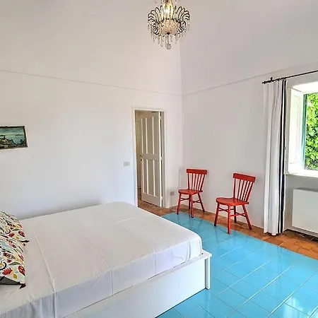 Sleeps 13 Pool Air Con Wifi Capri