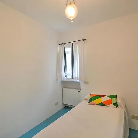 Sleeps 13 Pool Air Con Wifi Capri