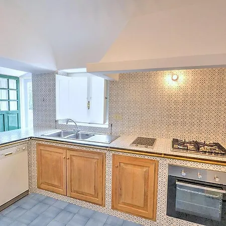 Sleeps 13 Pool Air Con Wifi